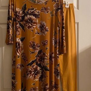 Boutique tunic and matching leggings